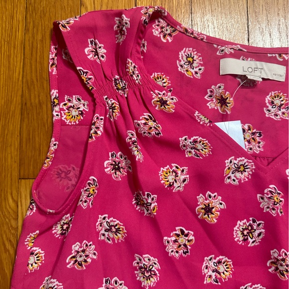2/$20 🛍️ Loft bloom floral shell tank - Picture 3 of 6